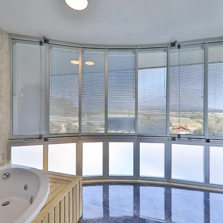 Villa Sandak 1 *